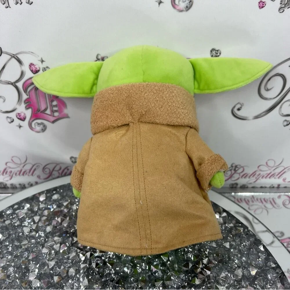 Disney baby yoda grogu Star Wars Velcro scarf  Green Plush Toy with Tan Coat